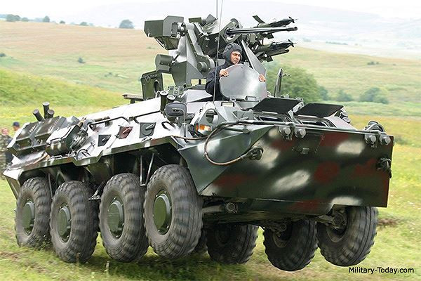 Xe bọc thép chở quân bánh hơi BTR-80 được thiết kế để hỗ trợ hỏa lực và vận chuyển lính chiến đấu được bảo vệ trong lớp giáp nhẹ tới trận địa. Xe có thể bố trí 10 chỗ ngồi cho kíp xe gồm trưởng xe, lái xe và pháo thủ cùng 7 lính chiến đấu thuộc phân đội bộ binh kèm theo xe.