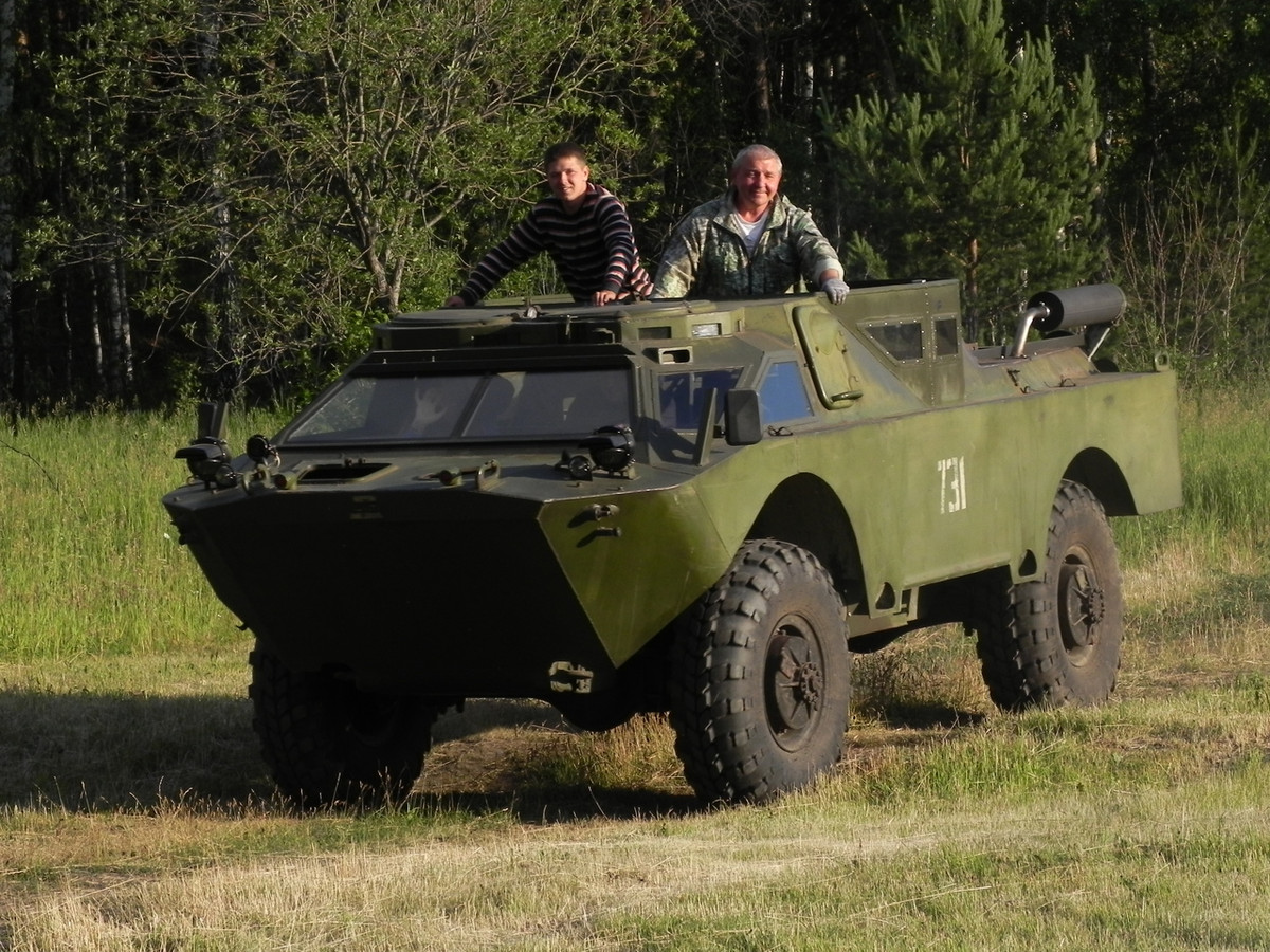 Đồng thời, các bộ phận trên xe sẽ được giữ nguyên, xe sử dụng động cơ xăng GAZ-41 công suất 140 mã lực. Giá phiên bản dân dụng của BRDM-2 bắt đầu từ hai triệu rúp tức là khoảng 600 triệu VNĐ.