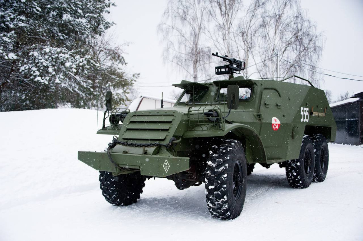 Sau năm 1970, các xe BTR-152 dần được thay thế bằng các xe BTR-60, BTR-70 và BTR-80. Các nước khu vực Châu Phi và các nước ở Châu Á thuộc khối xã hội chủ nghĩa cũng được Liên Xô cung cấp cho loại xe này và vẫn còn được quân đội nhiều nước trên thế giới sử dụng.