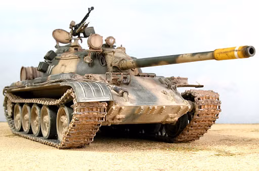 Chỉ có khẩu pháo M68 105 mm là điểm mới nổi bật so với phiên bản gốc. Tuy nhiên nó lớn hơn một chút so với khẩu 100mm nguyên bản, nhưng nó cũng không cải thiện là bao nhiêu khi sử dụng loại nòng pháo rãnh xoắn lỗi thời, trong khi tiêu chuẩn hiện đại là pháo nòng trơn.