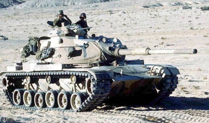 Việc thiếu thiết bị nạp đạn tự động và yêu cầu kíp lái 4 người đồng nghĩa với việc xe tăng có kíp lái nhiều hơn 33% so với các thiết kế hiện đại của Nga và Trung Quốc như T-72 được các nước láng giềng Sudan, Libya và Syria đang sử dụng.