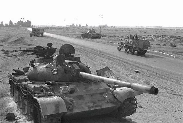 Ai Cập vẫn duy trì hơn 1.200 chiếc xe tăng chủ lực trong biên chế từ giữa những năm 1970, mặc dù hàng trăm chiếc đã bị phá hủy hoặc bị bỏ lại trong cuộc Chiến tranh sáu ngày với nước láng giềng Israel vào năm 1967 và trong các cuộc đụng độ trong sáu năm sau đó.