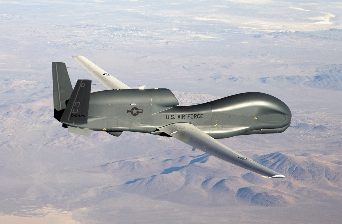 Về phương tiện không người lái là 20 chiếc RQ-4 Global Hawk Block30 do Northrop Grumman sản xuất; đây là những máy bay không người lái có tầm hoạt động xa, thời gian hoạt động trên không rất dài, để thực hiện nhiệm vụ giám sát và trinh sát mặt đất.
