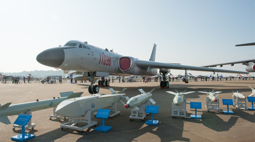 Do máy bay ném bom cần sự hộ tống sát sao của máy bay chiến đấu, mà hiện tại Trung Quốc gần như không có máy bay tiếp dầu lớn trên không, nên họ không thể mở rộng phạm vi hoạt động, của số máy bay chiến đấu này; nên Trung Quốc buộc phải xây dựng các sân bay ven biển, để có thể bảo vệ H-6 trước các cuộc "tìm diệt" của tiêm kích hạm F/A-18.