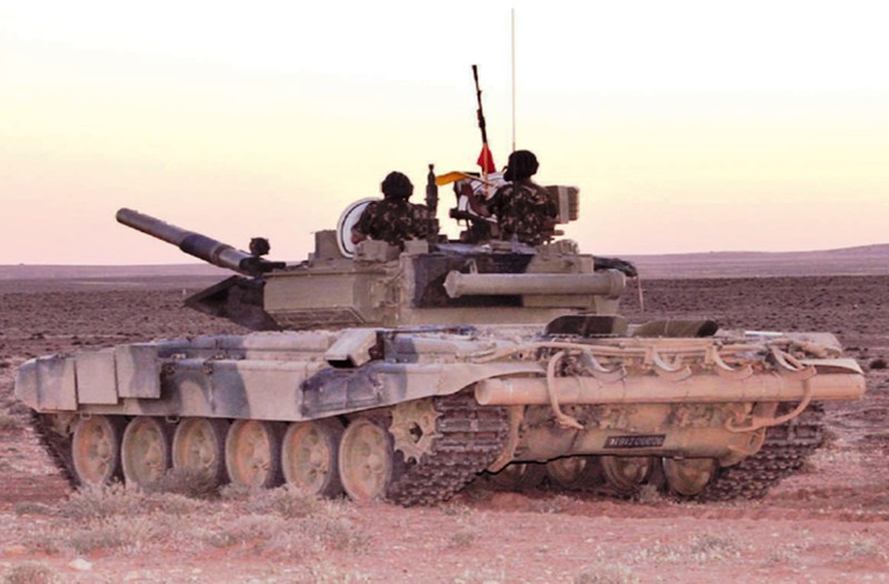 Bên cạnh đó, những chiếc T-90 được đặt hàng trong tương lai có thể là biến thể T-90MS tiên tiến hơn, mang lại lợi thế hiệu suất tốt hơn so với M1 Abrams của các nước láng giềng như Morocco hoặc xe tăng NATO do các cường quốc châu Âu trang bị.