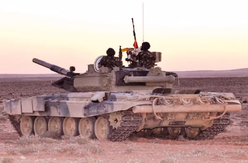 Bên cạnh đó, những chiếc T-90 được đặt hàng trong tương lai có thể là biến thể T-90MS tiên tiến hơn, mang lại lợi thế hiệu suất tốt hơn so với M1 Abrams của các nước láng giềng như Morocco hoặc xe tăng NATO do các cường quốc châu Âu trang bị.