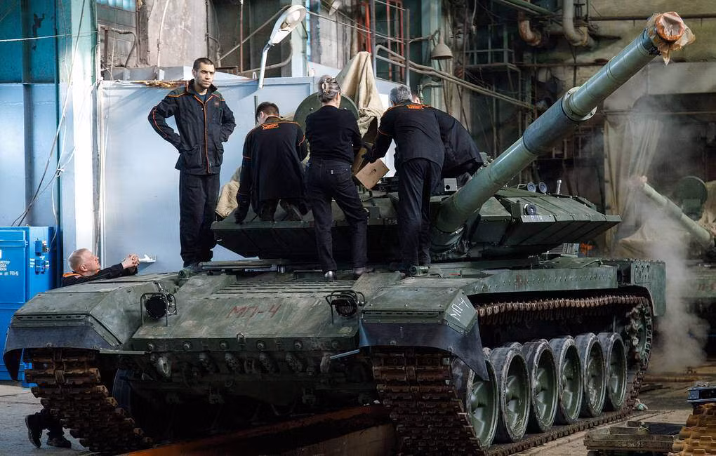 Dựa trên nhu cầu quân sự của các nước và các mô hình mua hàng trước đây, các chuyên gia quân sự đã tìm ra năm khách hàng tiềm năng hàng đầu cho T-90MS, tên gọi cho biến thể xuất khẩu của T-90M.