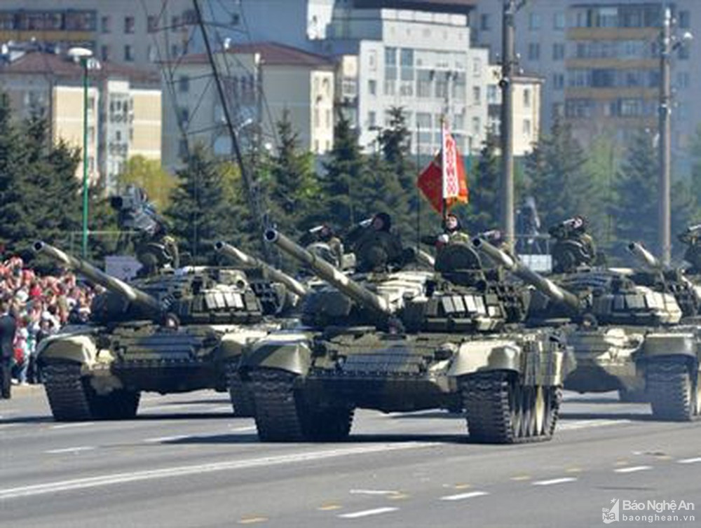 Thứ ba là Belarus, mặc dù là đối tác quốc phòng lớn nhất của Nga ở châu Âu và được thừa hưởng một cơ sở công nghiệp quân sự lớn từ Liên Xô, các đơn vị thiết giáp của Belarus đáng chú ý nhất cũng chỉ là xe tăng T-72B3 và T-72B.