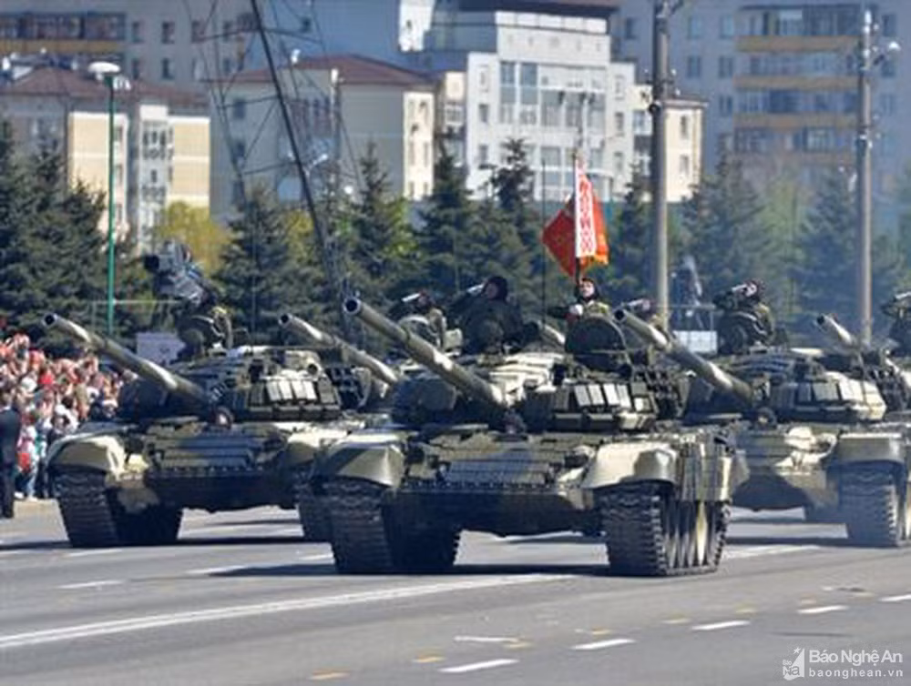 Thứ ba là Belarus, mặc dù là đối tác quốc phòng lớn nhất của Nga ở châu Âu và được thừa hưởng một cơ sở công nghiệp quân sự lớn từ Liên Xô, các đơn vị thiết giáp của Belarus đáng chú ý nhất cũng chỉ là xe tăng T-72B3 và T-72B.