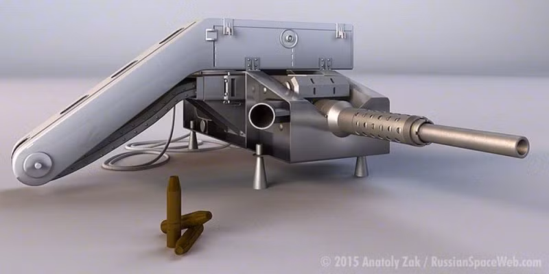 Theo các báo cáo được công bố sau khi Liên Xô tan rã, khẩu pháo không gian này đã bắn vỡ một thùng đựng nhiên liệu bằng kim loại, cách xa 1,6 km trong một lần thử nghiệm ở dưới mặt đất. Hệ thống vũ khí lần đầu tiên được lắp cho tàu vũ trụ Soyuz sau nâng cấp và đổi tên là Salyut, phóng đi năm 1971.