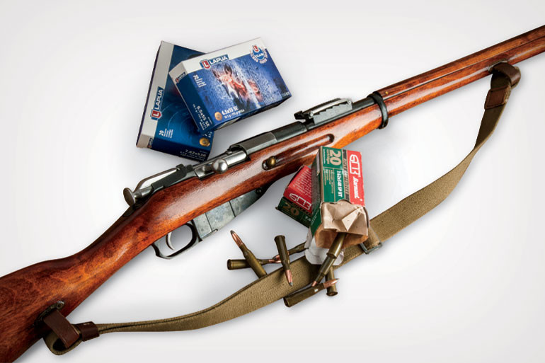 Súng trường Mosin-Nagant sử dụng hộp tiếp đạn 5 viên, nhưng hộp tiếp đạn không thể tháo rời khỏi súng; tầm bắn hiệu quả của súng là 500 mét. Súng sử dụng khóa nòng khóa then ngang, lên đạn lại sau mỗi phát bắn.