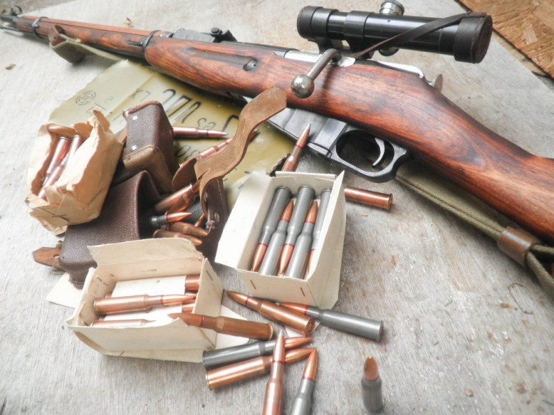 Các phiên bản ban đầu của Nga sử dụng loại đạn 7,62x54 mm của Nga, mà sau này được Liên Xô và các quốc gia thuộc Khối Hiệp ước Warsaw sử dụng trong các loại súng trường và súng máy.