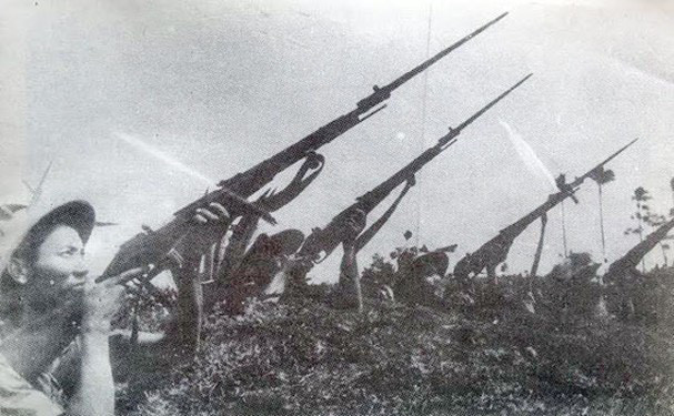 Trung Quốc đã sản xuất súng trường Mosin-Nagant theo mẫu 1891/30 của Liên Xô và có tên Type 44; loại súng trường này, được Trung Quốc viện trợ cho Việt Nam trong Kháng chiến chống Pháp và được gọi là súng trường K44 hoặc súng trường báng đỏ. Nguồn ảnh: WarArchive.