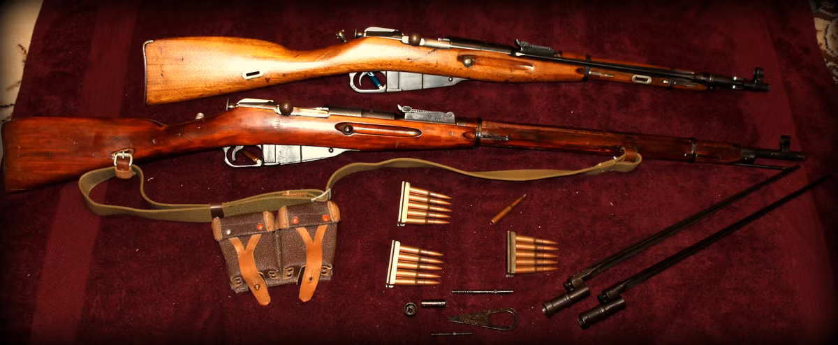 Năm 1930, khẩu Mosin-Nagant được cải tiến với chiều dài được rút ngắn lại và mẫu 1891/30 trở thành biến thể được sản xuất nhiều nhất; đây là súng trường tiêu chuẩn của bộ binh Liên Xô từ năm 1930 đến năm 1945 và được sử dụng trong suốt Chiến tranh thế giới thứ hai.