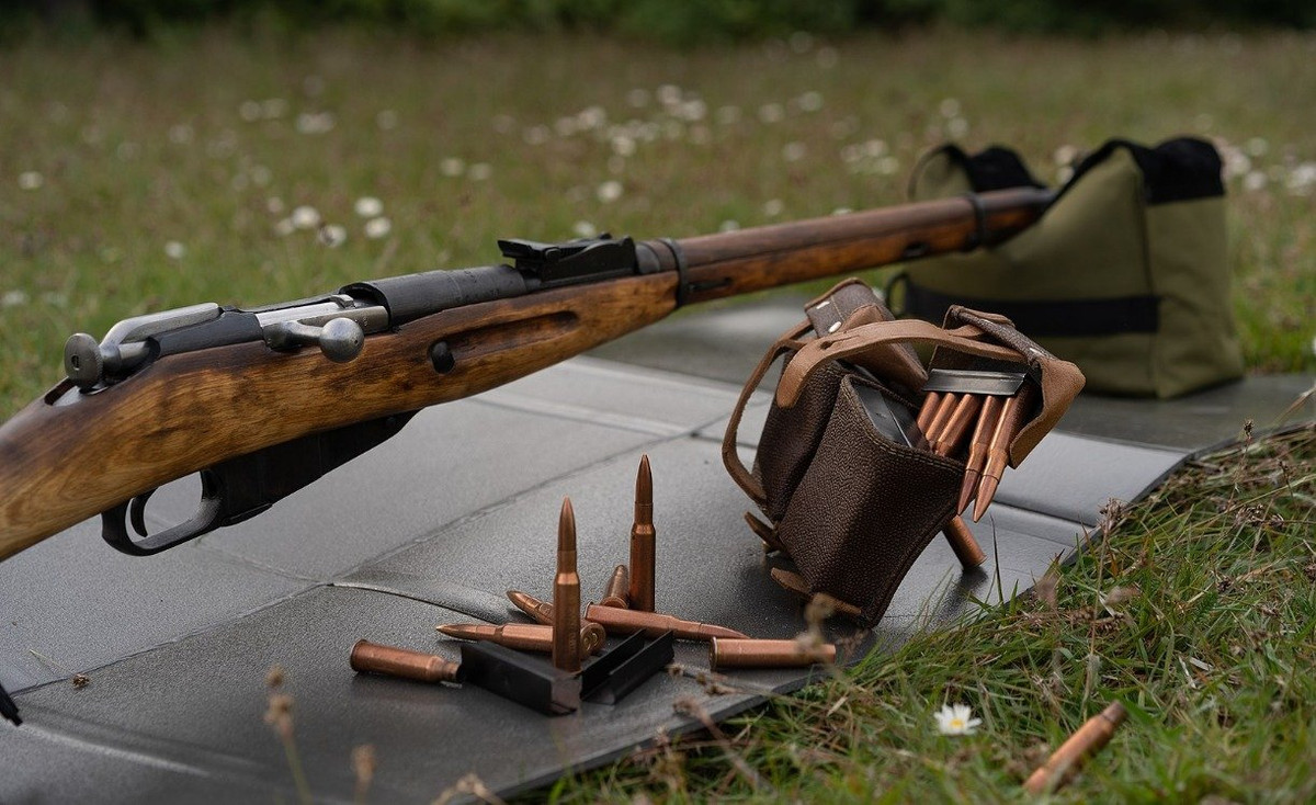 Do đó thêm 280.000 khẩu Mosin-Nagant sau đó đã được bán lại cho Quân đội Mỹ, để giúp công ty Remington và Westinghouse không bị phá sản; và trớ trêu thay, nhiều khẩu Mosin-Nagant được quân đội Mỹ và Anh sử dụng trong chiến dịch 18 nước đế quốc chống lại chính quyền bản địa thân Bolshevik.