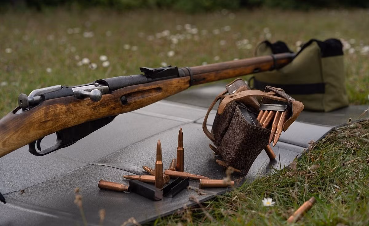 Do đó thêm 280.000 khẩu Mosin-Nagant sau đó đã được bán lại cho Quân đội Mỹ, để giúp công ty Remington và Westinghouse không bị phá sản; và trớ trêu thay, nhiều khẩu Mosin-Nagant được quân đội Mỹ và Anh sử dụng trong chiến dịch 18 nước đế quốc chống lại chính quyền bản địa thân Bolshevik.