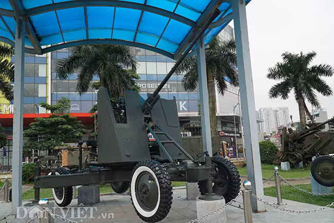 Pháo phòng không 37mm của Tiểu đội 3, Đại đội 8, Tiểu đoàn 394, Trung đoàn 367, gắn liền với sự hy sinh dũng cảm của liệt sĩ Tô Vĩnh Diện. Trong lúc đưa pháo vào trận địa, anh đã dũng cảm lấy thân mình chèn pháo, không cho khẩu pháo lao xuống vực sâu.