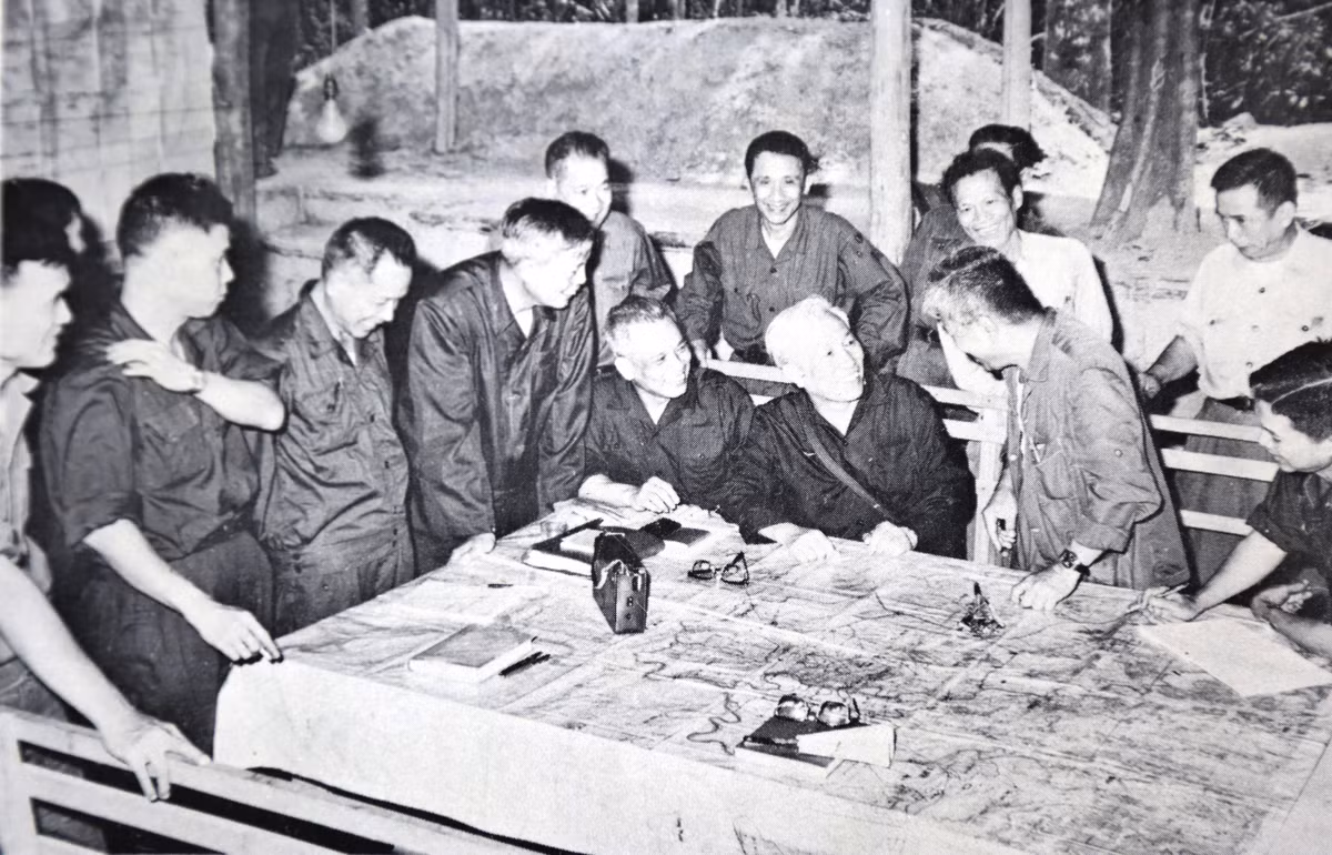 Bản đồ thể hiện 5 hướng tấn công của Quân Giải phóng vào giải phóng Sài Gòn trong Chiến dịch Hồ Chí Minh. Đại tướng Văn Tiến Dũng, Tư lệnh Chiến dịch, duyệt và ký vào bản đồ ngày 22/4/1975. Bản đồ được công nhận là bảo vật quốc gia vào tháng 1/2015.