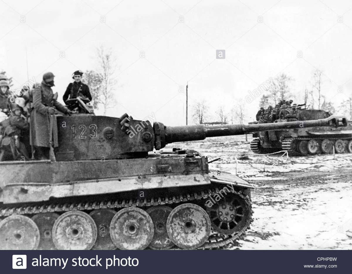 Chính điều này đã thúc đẩy người Đức phát triển các loại xe tăng hạng trung và hạng nặng mới, đủ sức đương đầu với xe tăng Liên Xô. Nhưng người Đức lại bị mắc kẹt trong một vòng luẩn quẩn giữa thiết kế và trang bị những chiếc xe tăng lớn hơn, với lớp giáp dày hơn và pháo mạnh hơn, khi họ chiến đấu với Hồng quân ở Mặt trận phía Đông.