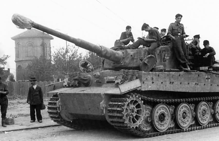 Điều này đưa chúng ta đến câu hỏi mà nhiều người quan tâm: Tiger có phải là loại xe tăng huyền thoại hay không? Như với tất cả các loại xe tăng, câu trả lời là nó phụ thuộc vào ba chỉ số cho xe tăng: hỏa lực, giáp và khả năng cơ động; và như vậy, Tiger/Tiger II khá ấn tượng.