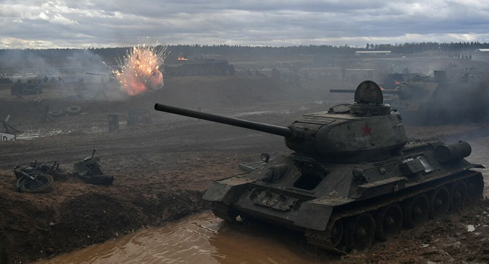 Khi bắt đầu cuộc chiến xâm lược Liên Xô (Chiến dịch Barbarossa) vào năm 1941, quân Đức đã phải đối mặt với những loại xe tăng có tính năng rất hiện đại của Liên Xô khi đó, như xe tăng hạng trung T-34 và xe tăng hạng nặng KV.