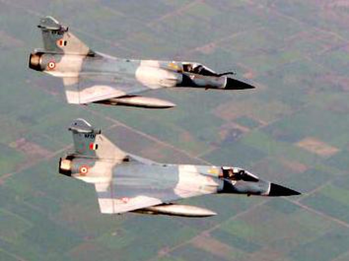 Sau này nhờ sự giúp đỡ của Israel, số Mirage 2000 của Ấn Độ đã có thể sử dụng được vũ khí dẫn đường chính xác và chính số Mirage 2000 này đã tấn công bằng bom có điều khiển hạng nặng SPICE 2000 do Israel sản xuất, vào trại khủng bố nằm trên lãnh thổ Pakistan, gây ra cuộc khủng hoảng Balakot vào tháng 2/2019. Nguồn ảnh: QQ.