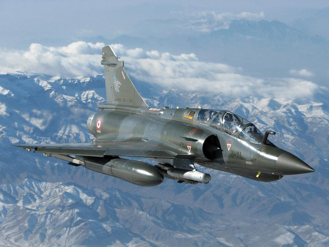 Về lý thuyết, 13 máy bay Mirage 2000 trong dạng hoàn chỉnh, trong đó 8 chiếc có thể bay sau khi được bảo dưỡng thích hợp; 11 chiếc khác đã bị lấy đi một phần phụ tùng (thùng nhiên liệu và ghế phóng dù phi công).
