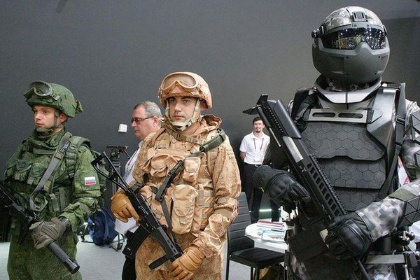 Áo giáp bằng polyethylene của Nga được gọi là "Superthread" và các chuyên gia thiết kế của Nga tuyên bố nó nhẹ hơn các loại áo giáp của Israel và Mỹ, trong khi có khả năng bảo vệ vượt trội và giúp người lính có thể thoải mái khi mặc.