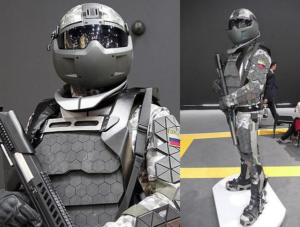 Hệ thống trang bị mới này có một số cải tiến mới, bao gồm ủng chống mìn, bộ quần áo chống nhiệt để “che giấu” khỏi sự phát hiện của kẻ thù và thiết bị ra đa. Bộ giáp Sotnik cũng sẽ tích hợp cho người dùng hệ thống điều khiển chỉ huy tự động và "máy bay không người lái siêu nhỏ", cho phép truyền hình ảnh bên ngoài tới màn hình trên mũ bảo hiểm.