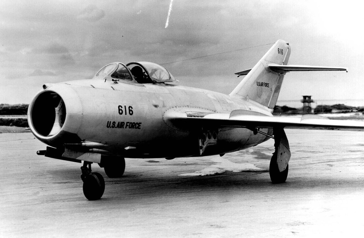 Trong khi đó, MiG-15, một trong những máy bay tiêm kích phản lực đầu tiên của Liên Xô thì được các binh sĩ NATO đặt biệt danh là Hawk (Diều hâu). Tuy nhiên, cấp trên của họ đã ra lệnh định danh là Fagot, bởi có lẽ họ muốn đặt tên này là để không ai có thể đoán được.