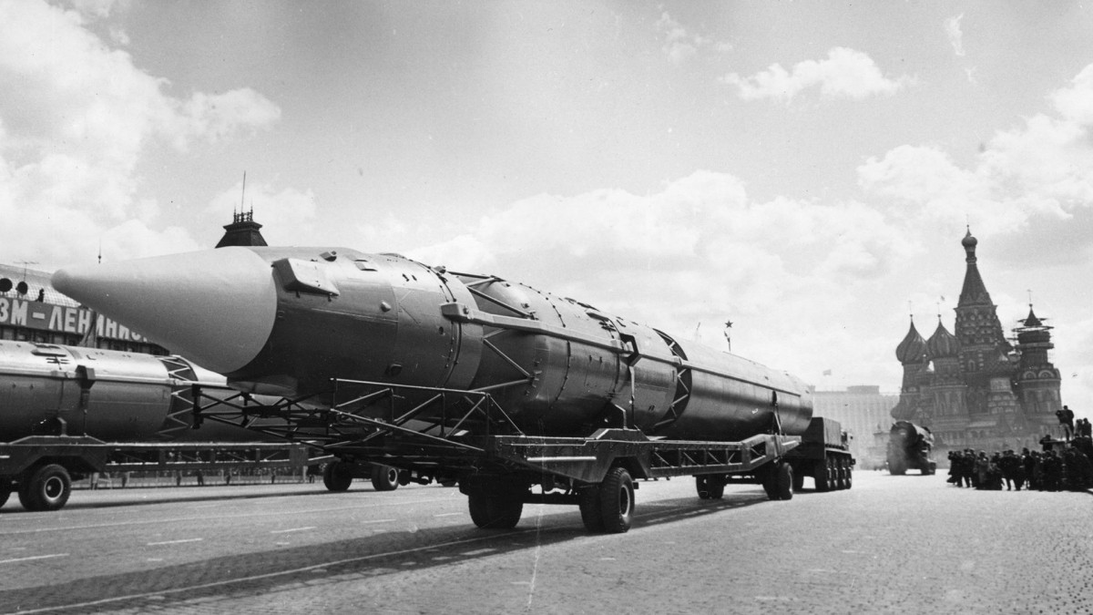 Nhìn chung, tên gọi của các loại vũ khí Liên Xô trong hệ thống định danh của NATO phần lớn mang tính chất coi thường hoặc trung dung. Cookpot (Cái xoong) có nghĩa là gì? Đây là tên gọi của một loại máy bay nội địa. Điều này nhằm một mục đích hạ thấp giá trị các thiết bị quân sự của đối thủ trong mắt các binh sĩ khối NATO, nhằm tăng cường tinh thần của quân đội các nước thành viên NATO.