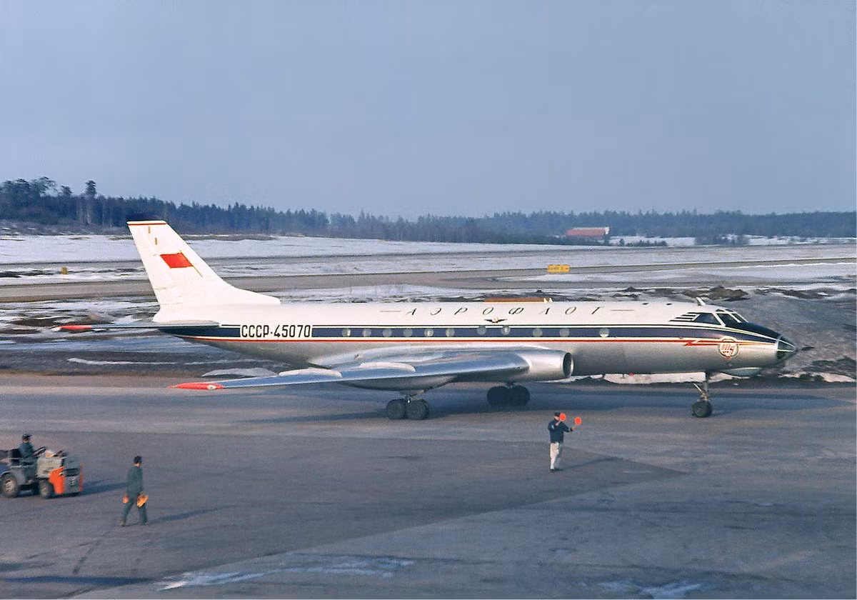Trong khi đó, chiếc Tu-124 và Il-86, vốn sử dụng trong lực lượng vận tải quân sự Liên Xô, được NATO đặt tên lần lượt là Cookpot (Cái xoong) và Camber (Uốn cong). 
