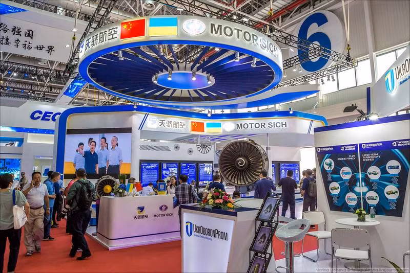 "Bổn cũ soạn lại", triết lý rất thành công với Trung Quốc trên các ngành sản xuất (kể cả vũ khí): Liên doanh - học hỏi kinh nghiệm - tiến tới làm chủ; với việc mua công ty Motor Sitsch của Ukraine, Trung Quốc muốn đưa mình là nhà sản xuất động cơ máy bay. Nhưng thương vụ không thành.