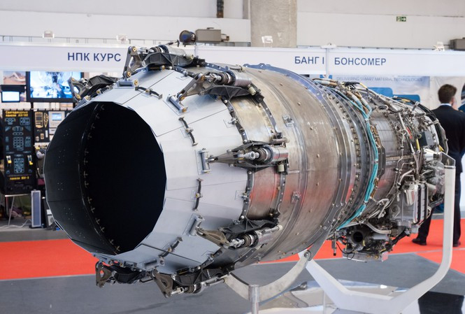 "Trái tim" của máy bay là vấn đề Trung Quốc quá "đau đầu", mặc dù Trung Quốc có thể "nhái" các mẫu vũ khí, nhưng với động cơ phản lực, thì Trung Quốc đành "bó tay", vì động cơ là công nghệ cực kỳ phức tạp. Trên thế giới, hiện chỉ có Mỹ và Nga, là độc lập nghiên cứu và sản xuất động cơ máy bay chiến đấu.