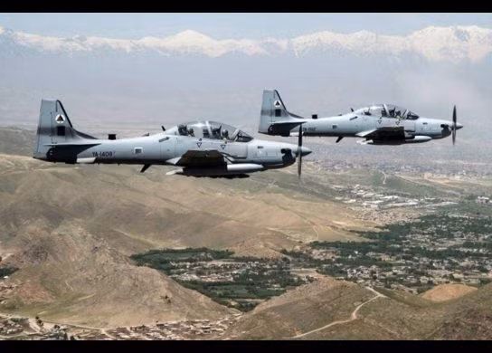 Afghanistan hiện có một phi đội máy bay chiến đấu, bao gồm 23 máy bay cường kích hạng nhẹ A-29 Super Tucano, được sử dụng để yểm trợ trên không, các máy bay cường kích này thay thế cho các máy bay trực thăng tấn công Mi-35 trước đây của Không quân Afghanistan.