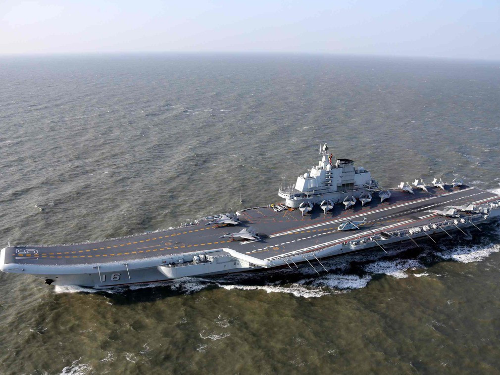 Do đó, trong biên đội tàu sân bay Trung Quốc, tiêm kích hạm sẽ đảm nhiệm vai trò chính tiến công các mục tiêu mặt đất, mặt nước; nhiệm vụ chính các tàu khu trục là đảm nhiệm phòng không hạm và chống ngầm trong biên đội và chỉ đảm nhiệm vai trò phụ trợ tiến công mặt đất; vì vậy vai trò của Type 055 có ý nghĩa đặc biệt đối với biên đội tàu sân bay của Hải quân Trung Quốc.