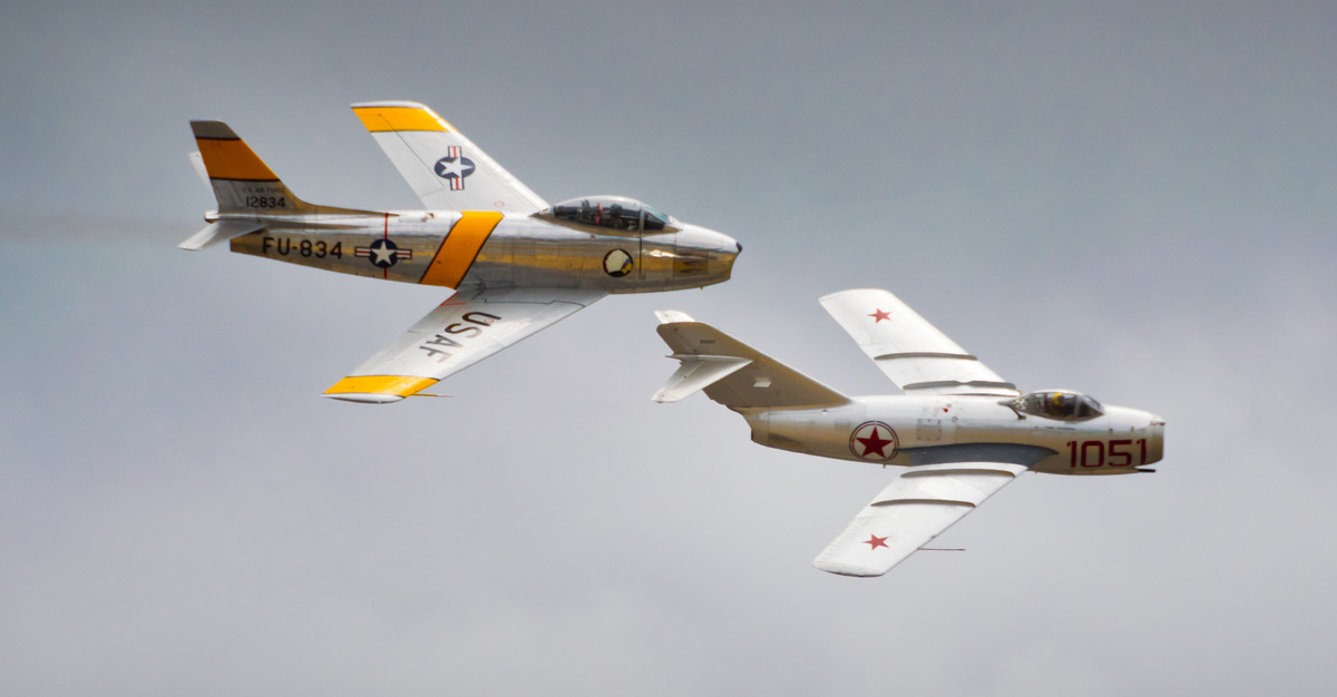 Loại chiến đấu cơ MiG-15 này đã thể hiện ưu thế trước không quân Mỹ, trong các trận không chiến trên bầu trời Trung Quốc và trong Chiến tranh Triều Tiên sau này khiến Mỹ phải "xơi quả đắng".