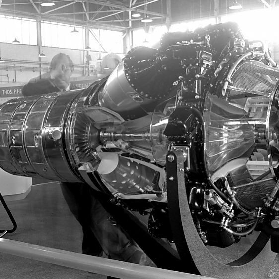 Liên Xô lập tức bỏ tiền mua ngay 10 động cơ Derwent và 10 động cơ Nene. Tiếp đó, vì tiền mà mụ mị đầu óc, người Anh lại bán tiếp 2 đợt tổng cộng 55 chiếc động cơ Nene quý giá. Cục thiết kế Mikoyan sau khi nhận được các động cơ loại RD-45, đã chế tạo được loại máy bay chiến đấu thần thánh MiG-15, làm nên niềm kiêu hãnh của không quân Liên Xô thời đó.