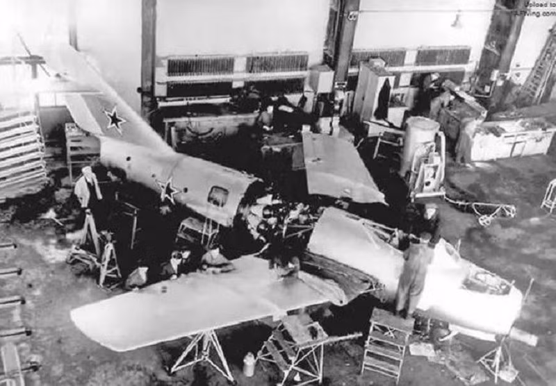 Với đội ngũ cán bộ khoa học kỹ thuật hùng hậu, cùng nền tảng công nghiệp vững mạnh, chỉ ít lâu sau hàng loạt động cơ phỏng theo cơ chế “Nene-RD-45” phiên bản Liên Xô đã ra đời. Những chiếc tiêm kích MiG-15 tối tân với các tính năng ưu việt, lắp loại động cơ này được sản xuất hàng loạt năm 1948 là dấu ấn cho sự ngớ ngẩn của người Anh.