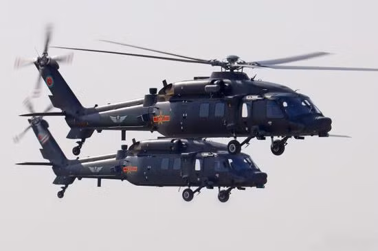 Hiện nay Z-20 phiên bản dùng cho tàu đổ bộ và chống ngầm cũng đang trong giai đoạn bay thử nghiệm cuối cùng và sẽ sớm được đưa vào sử dụng. Z-20 chắc chắn sẽ phát triển thêm phiên bản quân sự, dân sự, và nhất là phiên bản tìm kiếm cứu nạn. Nguồn ảnh: Sina