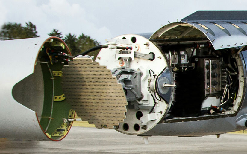 Các công nghệ khác được chuyển giao bao gồm radar xung doppler E / LM-2035 (phiên bản được lắp trên tiêm kích J-8 và J-10) và hệ thống dẫn đường quán tính Tamam.