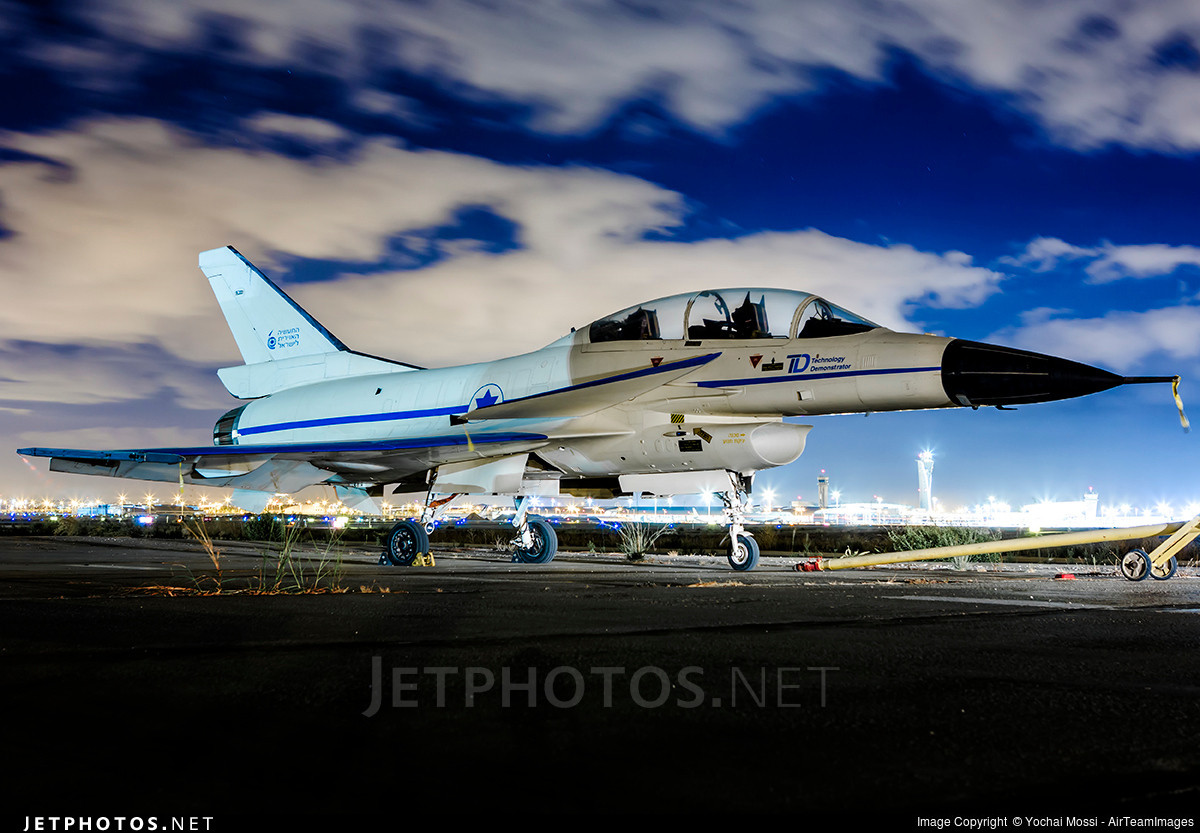 Vào đầu thập niên 1980, Israel đã nỗ lực phát triển một mẫu chiến đấu cơ hạng nhẹ, giá rẻ để thay thế các máy bay A-4 Skyhawk và Nesher có trong biên chế IAF, đã bị lạc hậu. Với tiềm lực công nghệ quốc phòng đã lớn mạnh, Israel quyết tâm phát triển một phiên bản máy bay chiến đấu mới, dựa trên phiên bản Nesher nội địa.