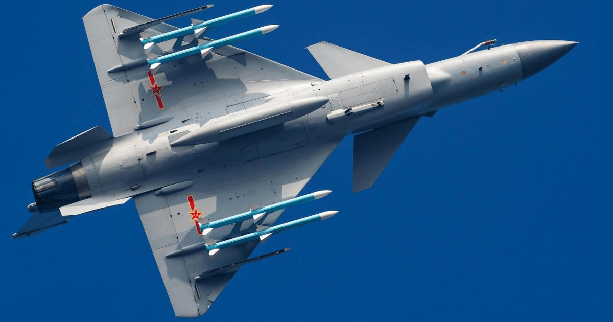 Dù sao đi nữa, J-10 được lấy cảm hứng từ Lavi hơn là một bản sao hoàn toàn. J-10 dài và nặng hơn đáng kể; nhưng điều quan trọng là Trung Quốc không thể mua động cơ PW1120 nhỏ gọn, nhưng có công suất lớn của Mỹ.