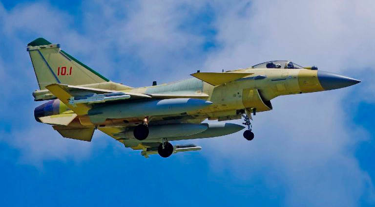 Tuy nhiên, J-10 vẫn là một máy bay chiến đấu đa năng nhanh nhẹn, linh hoạt và rẻ tiền, được thiết kế ngay từ đầu, để kết hợp các hệ thống điện tử hàng không và vũ khí dẫn đường công nghệ cao.