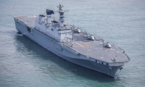 Con tàu có thông số kỹ thuật tương đương với tàu đổ bộ tấn công trực thăng lớp Dokdo của Hải quân Hàn Quốc hiện nay tuy nhiên nó lại có lượng giãn nước lớn hơn 10.000 tấn. Dự kiến, tàu sân bay mới này có thể triển khai 1 phi đội tiêm kích F-35B với số lượng khoảng 12 chiếc, cho phép Hàn Quốc có thể hiện diện và triển khai tác chiến ở những khu vực xa xôi.