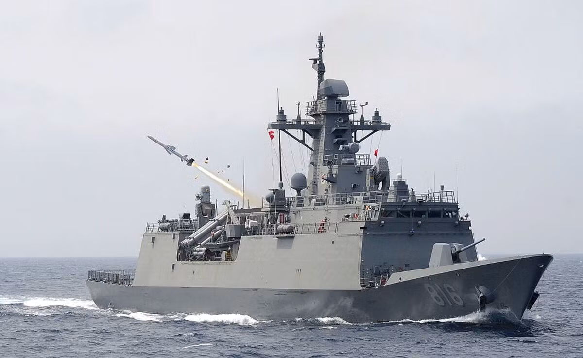 Hải quân nước này có trong biên chế hơn 10 khinh hạm cỡ lớn, hoàn toàn có thể phối hợp cùng biên đội tác chiến đảm trách nhiệm vụ chống hạm và chống ngầm hiệu quả.