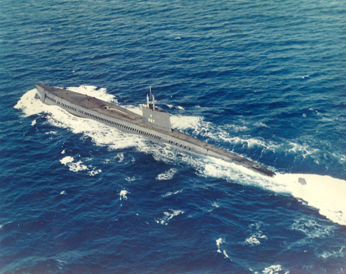 Vào giữa tháng 7/1968, tàu Halibut đã thực hiện thành công một nhiệm vụ tối mật, nhằm trục vớt xác chiếc tàu ngầm K-129 của Liên Xô. K-129 là một tàu ngầm mang tên lửa đạn đạo lớp Golf II, đã bị chìm vào tháng 3/1968, cách ngoài khơi bờ biển Hawaii khoảng 1.600 hải lý.