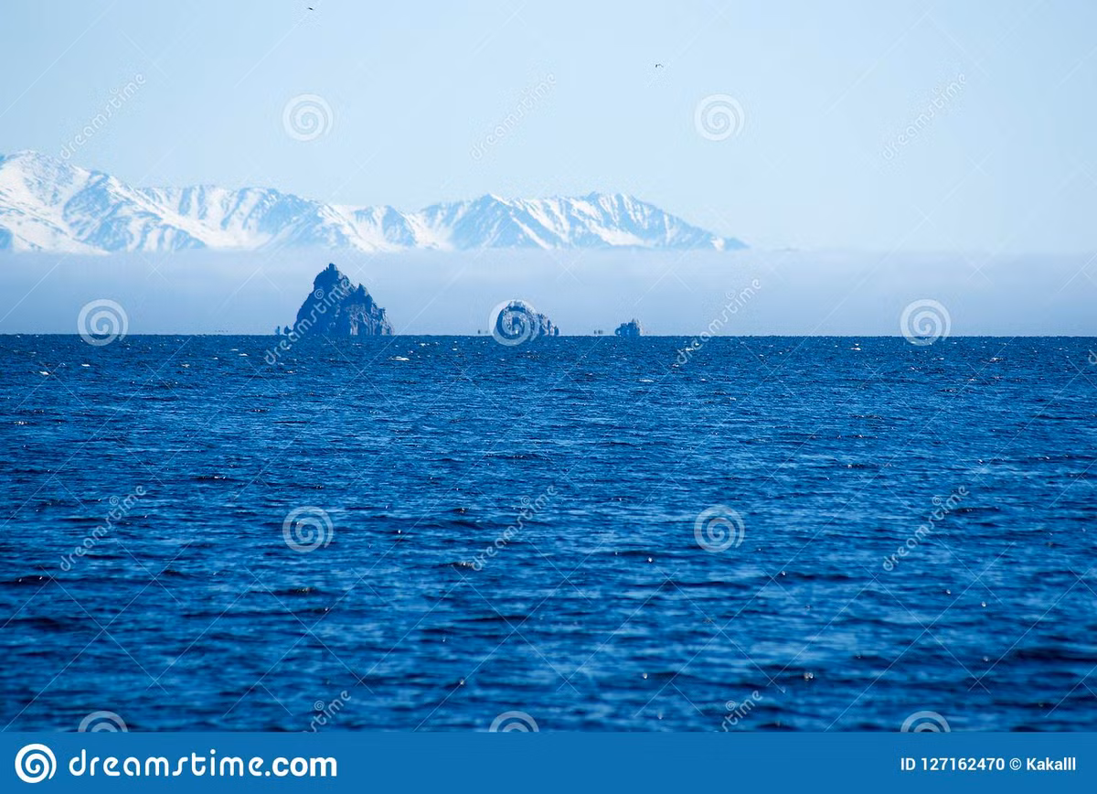 Một nhiệm vụ được đặt ra là, tình báo Mỹ có thể thu thập được nhiều thông tin từ việc nghe trộm từ đường cáp Kamchatka-Vladivostok; tuy nhiên sẽ rất khó khăn trong việc tiếp cận đường cáp, vì phần lớn tuyến cáp chạy qua Biển Okhotsk, một vịnh được bảo vệ nghiêm ngặt, mà Liên Xô coi là một phần lãnh hải của họ.