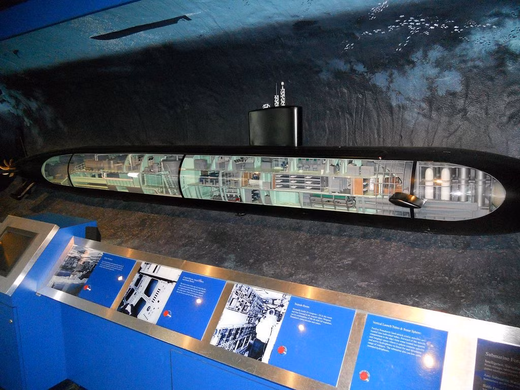 Nếu Hải quân Mỹ có thể tiết kiệm 10 năm chi phí bổ sung trong việc duy trì tàu ngầm lớp Los Angeles, thì Lầu Năm Góc chắc chắn sẽ rất vui mừng. Việc chuyển giao toàn bộ tàu ngầm lớp Los Angeles cho Australia, trên thực tế là vẫn giữ nguyên số tàu ngầm hạt nhân này cho Hải quân Mỹ.