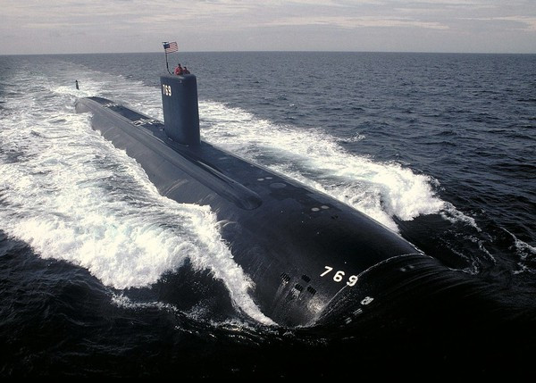 Những tàu ngầm hạt nhân kiểu cũ này, có thể giúp các thủy thủ và căn cứ của Hải quân Australia chuẩn bị làm quen cho việc sử dụng tàu ngầm hạt nhân mới trong tương lai. Australia cũng có thể bắt đầu từ bây giờ, để tìm hiểu thiết kế các tàu hỗ trợ tàu ngầm cũng như phương thức sử dụng tàu ngầm hạt nhân.